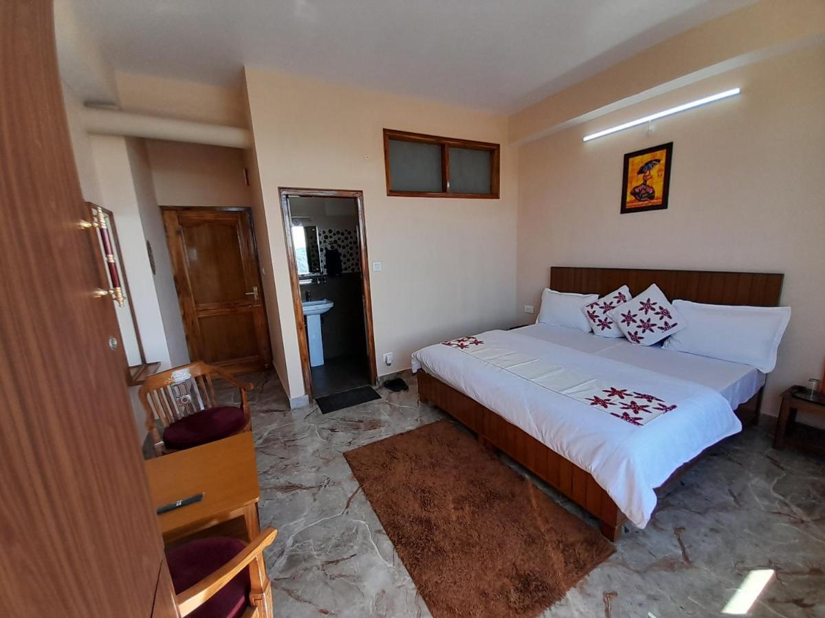 Mountain And Peace Apartment Шимла Екстериор снимка