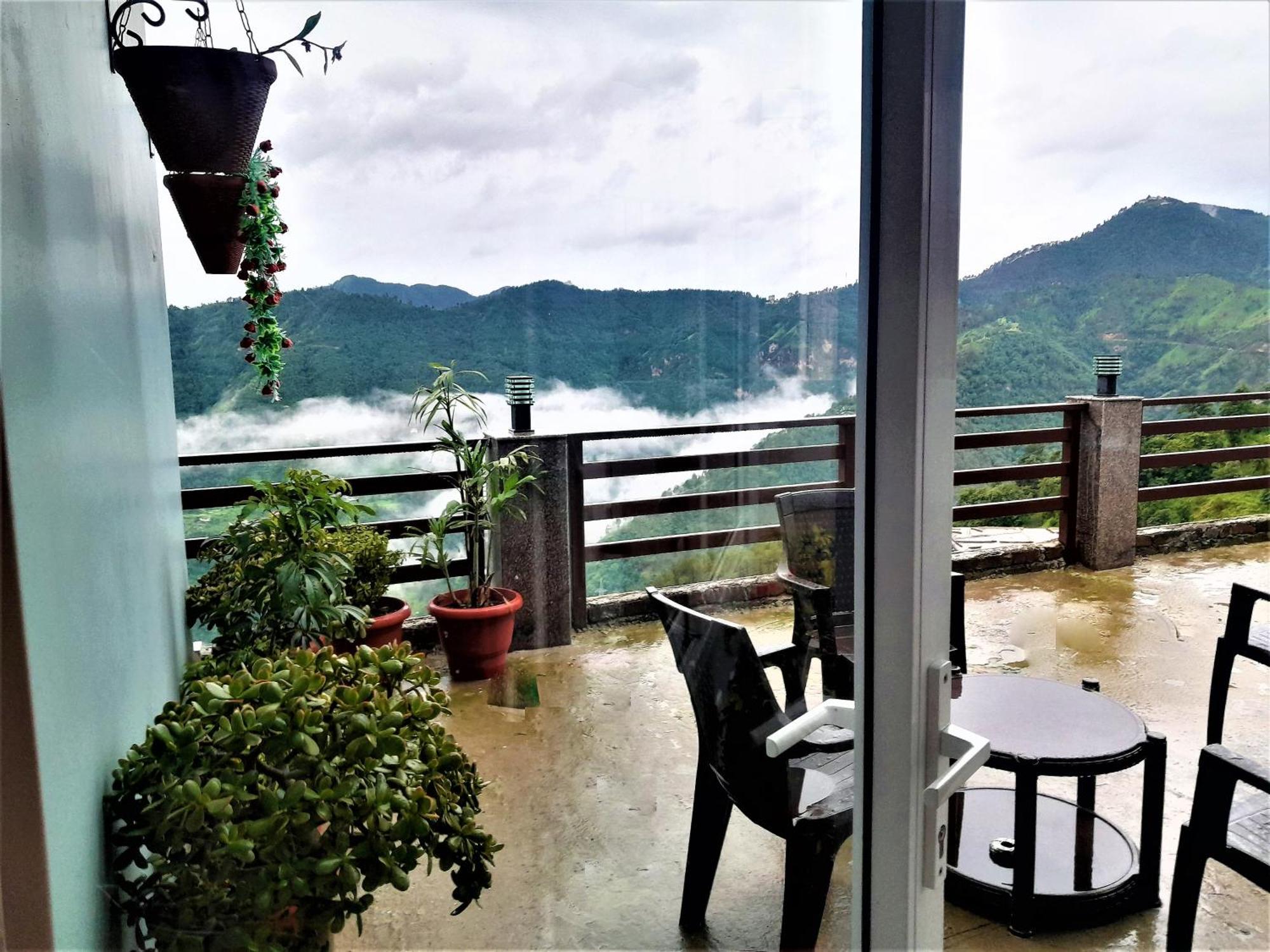 Mountain And Peace Apartment Шимла Екстериор снимка